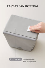 Cleaning the dirt-resistant base of EACHY grey lunch pouch